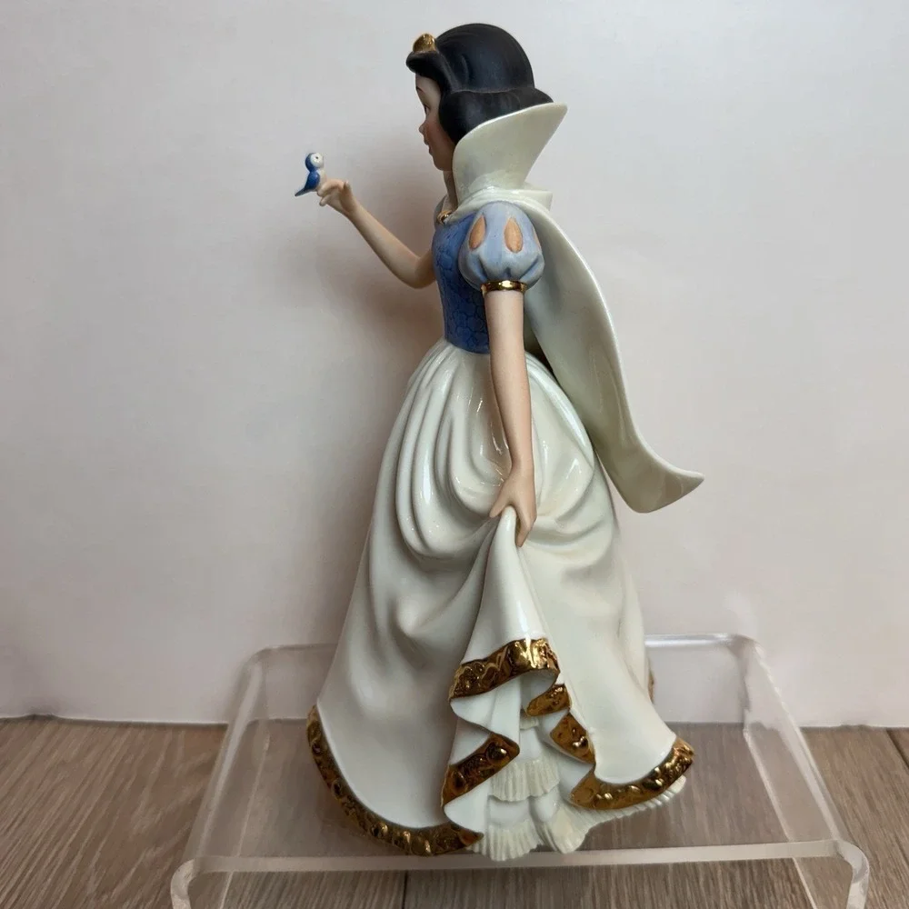 Disney Showcase Collection Snow White With Bluebird Figurine Lenox‎ W/Stand